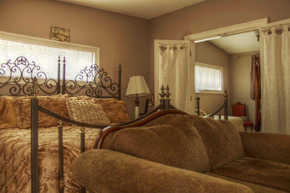Naomi'S Inn Bed & Breakfast Springfield Exterior photo